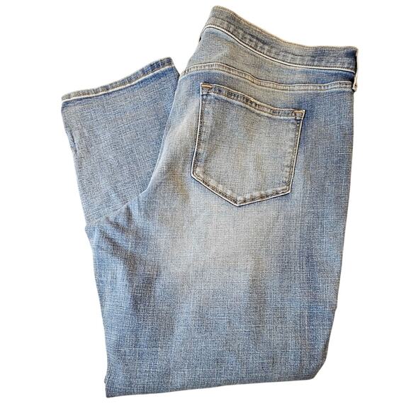 Sonoma Distressed Light Wash Girlfriend Casual Denim Blue Jeans Plus Size 18 New - Picture 3 of 9